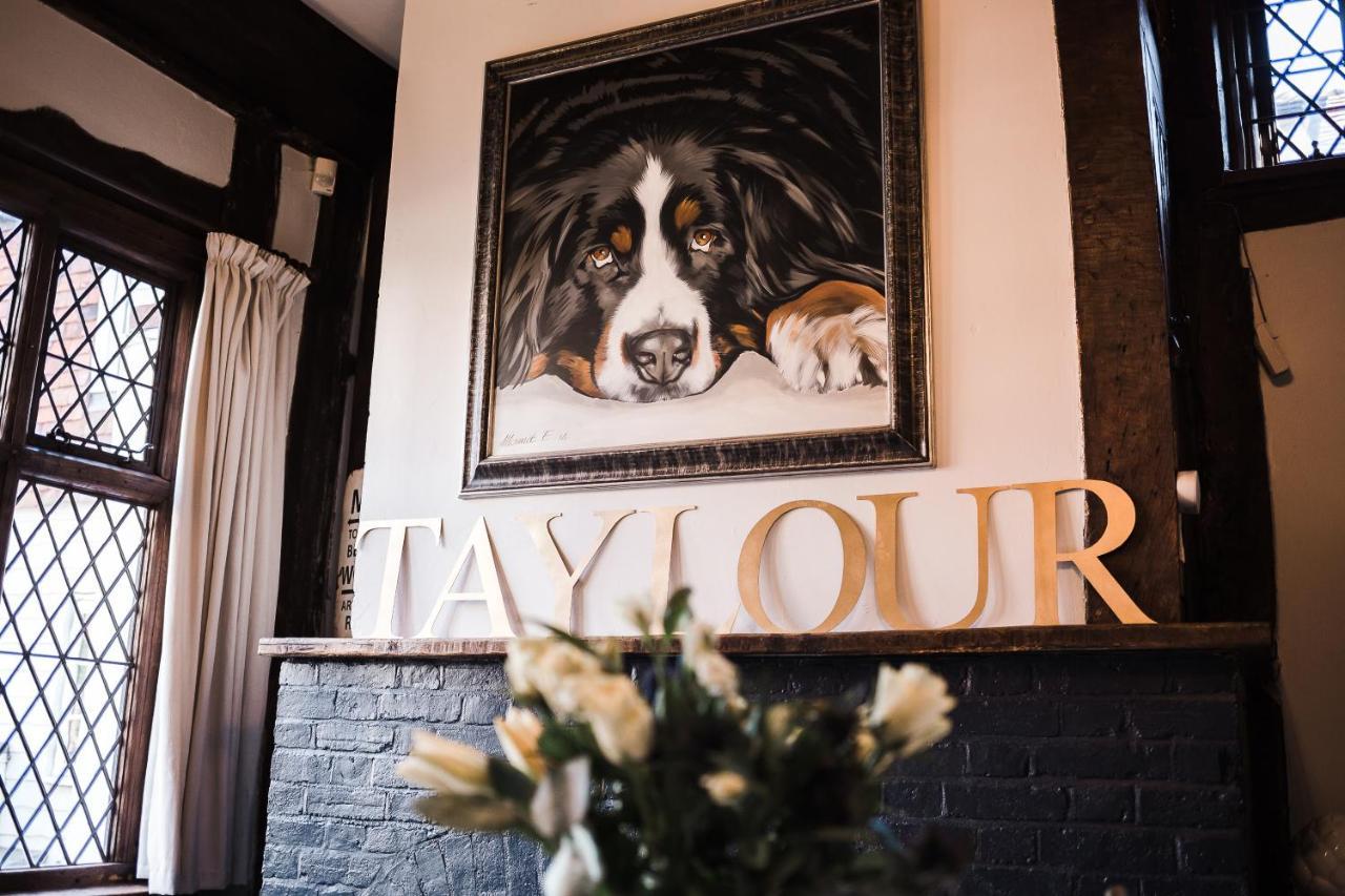 Taylour House - Edenbridge, Sleeps 10, Historic, Unique Yet Modern * Эденбридж