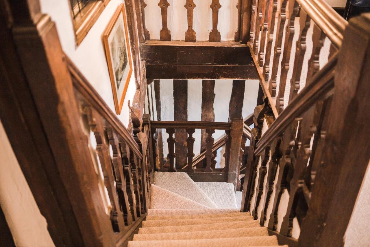 Taylour House - Edenbridge, Sleeps 10, Historic, Unique Yet Modern Дом отдыха Эденбридж
