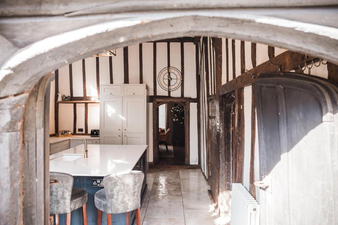 Taylour House - Edenbridge, Sleeps 10, Historic, Unique Yet Modern Дом отдыха Эденбридж